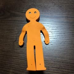 暗い中でも本を読める！ 自由自在に動く人形のサムネイル