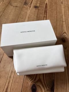 GENTLE MONSTER ホワイト サングラスケースのサムネイル