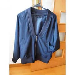 美品♡JeanasisのVネックブルゾンのサムネイル
