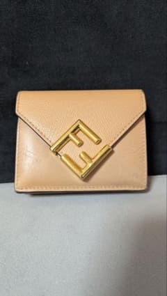 【FENDI】【フェンディ】FF ダイヤモンド三つ折り財布のサムネイル