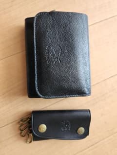 【美品】IL BISONTE 2つ折財布 キーケースのサムネイル