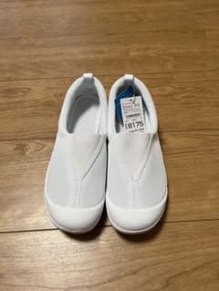 トップバリュ　上履き　バレーシューズ　22cmのサムネイル