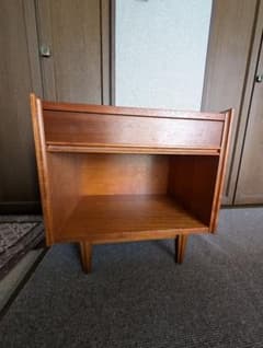 週末限定値下げ　アクメファニチャー　ナイトテーブル 週末限定値下げ アクメファニチャー ナイトテーブル - メルカリ