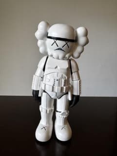 【開封品美品】スターウォーズ　カウズホリデー　ストームトルーパー　箱無し スターウォーズ カウズホリデー ストームトルーパー 箱無し - メルカリ
