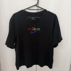NIKE マルチカラーロゴ刺繍 Tシャツ ブラックのサムネイル