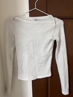 マ*！様 ホワイトオフショルダー長袖Tシャツのサムネイル