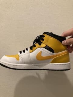 NIKE AIR JORDAN 1 MID "UNIVERSITY GOLD"のサムネイル