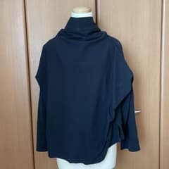 【美品】ISSEI MIYAKE 黒　長袖　フリーサイズ　ストレッチ素材タートル 美品】ISSEI MIYAKE 黒 長袖 フリーサイズ ストレッチ素材タートル