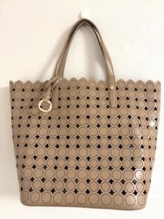 大特価！【未使用】TOCCA ベージュキャンディクローバーバッグ - メルカリ