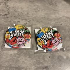 ユニバの缶バッジ セサミストリートのサムネイル
