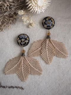 手刺繍ピアスのサムネイル