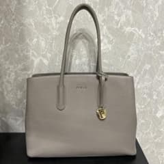 【美品】FURLA フルラ ピン M トートバッグ サッビア A4収納 3層のサムネイル
