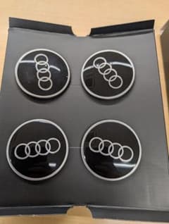 Audi ダイナミックハブキャップ 4個セットのサムネイル
