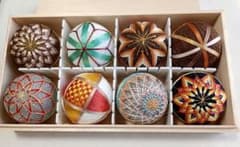 ハンドメイド 手まり 木箱入り8個セット（202502） - メルカリ