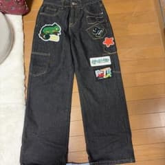 値下げあり‼️ワッペン付き デニムパンツのサムネイル