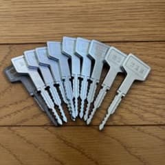 スマパチ パチンコ スマスロ パチスロ 流通キー 設定キー 27個セット スマパチ パチンコ 流通キー オムロックキー 10本セット - メルカリ