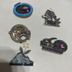 登山バッジまとめ売り　mont-bellバッジつきのサムネイル