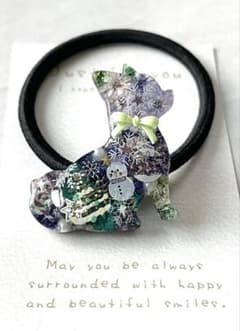 レジン＊わんちゃん Xmas フラワー ヘアゴム✧˚₊‧ꕥ - メルカリ