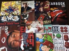 広島東洋カープ公式ガイド「イヤーブック」2019〜26年度版+2020カレンダーのサムネイル