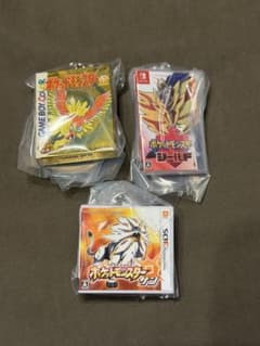 Pokémon Package & Cartridge Keychain Collection Gold Sun & Shield