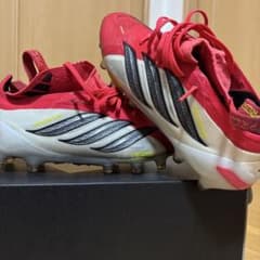 adidas Predator サッカースパイクレッドホワイトシューズケース入りのサムネイル