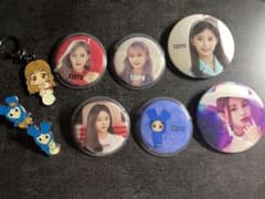 ツウィ まとめ売り TWICE（缶バッジ、ピンバッジ、キーホルダー）のサムネイル