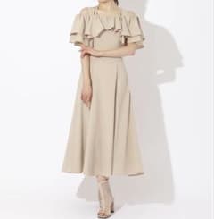 AND COUTURE（アンドクチュール）の2wayフリルオフショルワンピースのサムネイル
