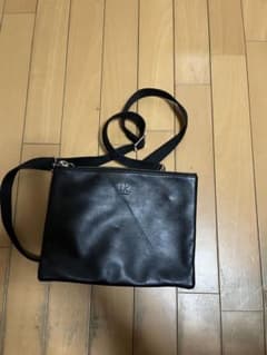 TAKEO KIKUCHI黒 レザー ショルダーバッグのサムネイル