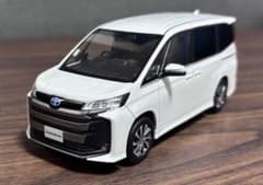 美品』新型ノア 90系 カラーサンプルミニカー - メルカリ