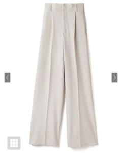 センタープレスワイドタックロングパンツ アイボリーのサムネイル