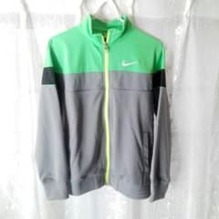 NIKEジャージ上のサムネイル