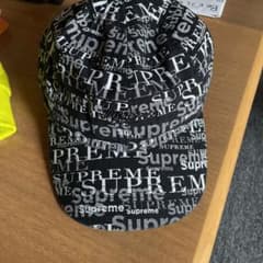 supremeキャップのサムネイル