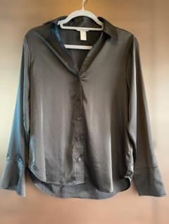 H＆M サテン長袖シャツ ブラックのサムネイル
