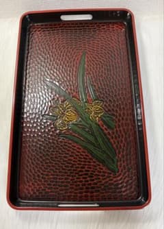 鎌倉彫　大型角盆 　 菖蒲（あやめ）　　　　約800年の伝統工芸品 木彫り調 トレー お盆 菖蒲（あやめ）柄 和風 漆器風 - メルカリ