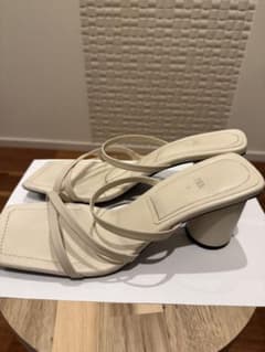 ZARA ホワイト　サンダル　ミュール　39 25cmのサムネイル
