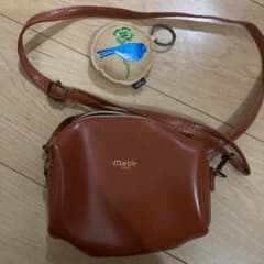 ミニショルダーバッグとキーリングのサムネイル