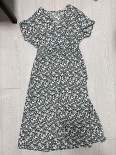 【UNIQLO】花柄ワンピースのサムネイル