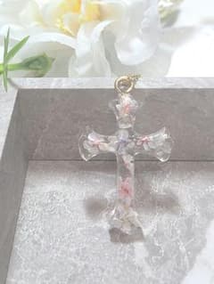 ハンドメイド 十字架ネックレス ドライフラワー レジン クリア - メルカリ