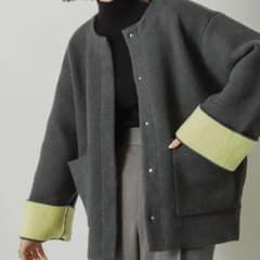 堀田真由さん着用　バイカラーニットコートのサムネイル