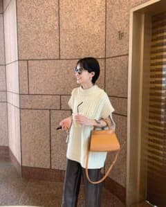 恵奈さん着用 ニットベストのサムネイル
