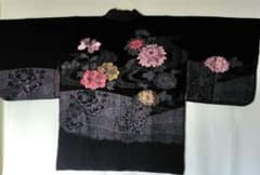 昭和レトロ羽織 綿入れ半纏黒地 　　　 華やかな花柄 刺繍 　本年制作