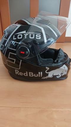 Red Bullフルフェイスのサムネイル