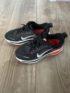 Nike ボメロ 20cm ランニングシューズ ブラック ジュニア 駅伝のサムネイル