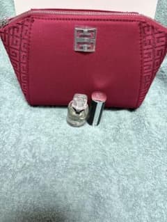 新品】ノベルティポーチとミニ香水・ミニ口紅セット【ジバンシイ