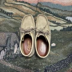 Clarks Wallabees ベージュ スエード ブーツのサムネイル