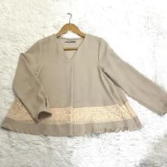【美品】B-chad日本製 レース 長袖Aラインブラウス ベージュ アイボリーのサムネイル