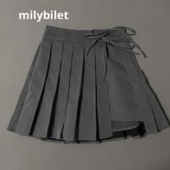 グレー プリーツスカート ミニ丈 インナーパンツ付き リボン　milybiletのサムネイル