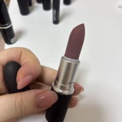 M・A・C パウダー キス リップスティック アウェイ ウィズ ワーズのサムネイル