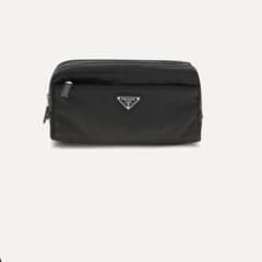 PRADA ブラックナイロントラベルポーチギャランティ付き - メルカリ