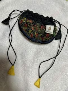 Suman Dhakhwa⭐️スーマンダックワ⭐️多色刺繍 巾着袋 Suman Dhakhwa⭐️スーマンダックワ⭐️多色刺繍 巾着袋 - メルカリ